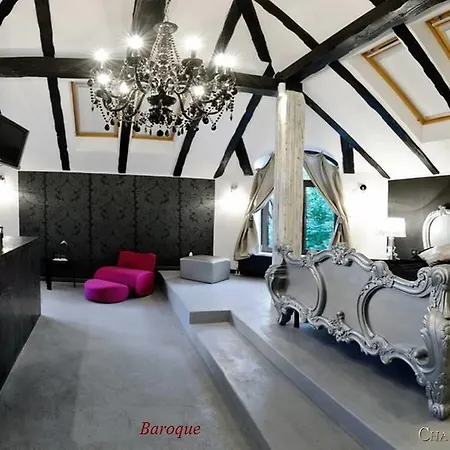 Chambers'n Charm Boutique 4*